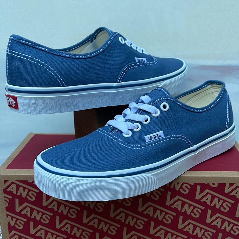 Vans WMNS Authentic Navy
VN000EE3NVY
Sneakers - Picture 9 of 16